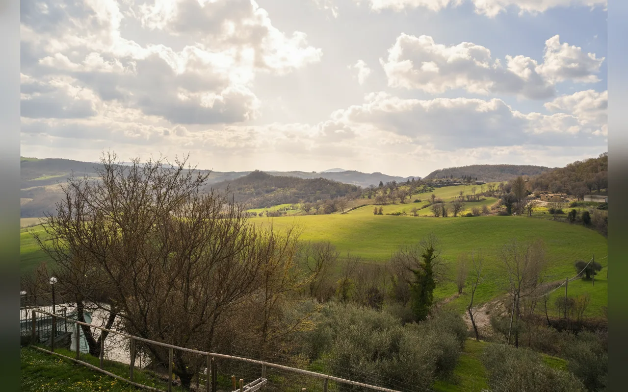 Esterni di CASA CRESTA, Gubbio (Umbria) (foto 2)