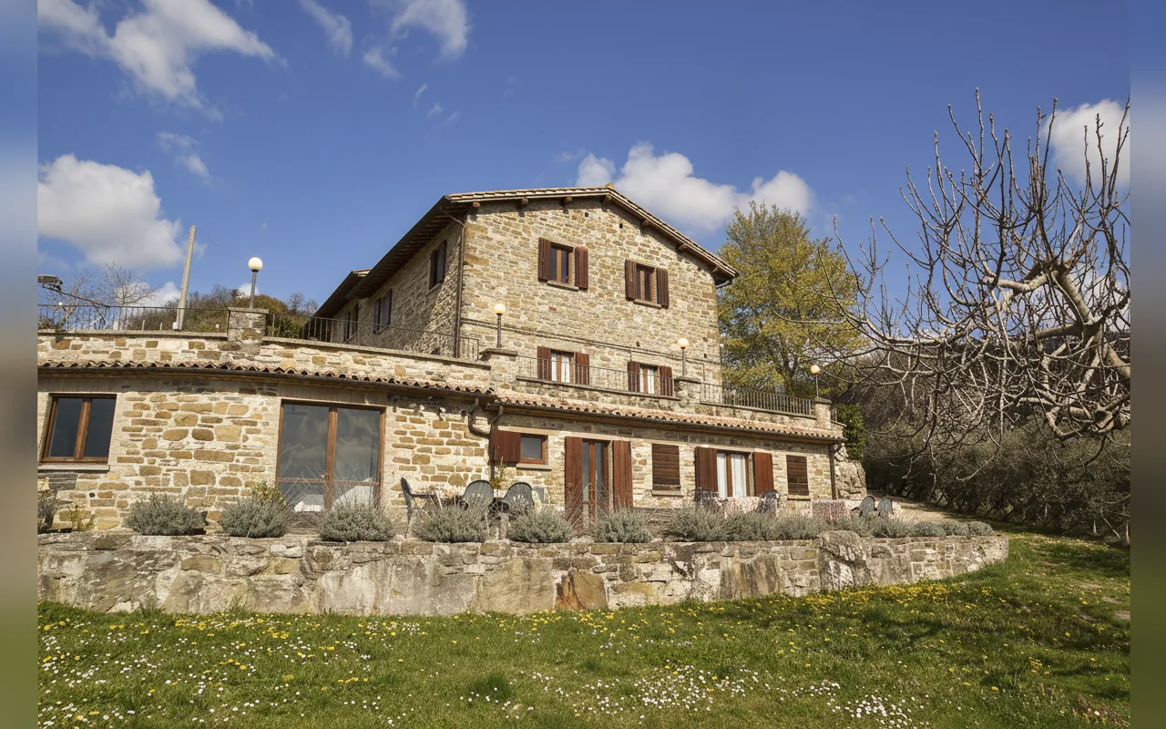 Esterni di CASA CRESTA, Gubbio (Umbria) (foto 6)