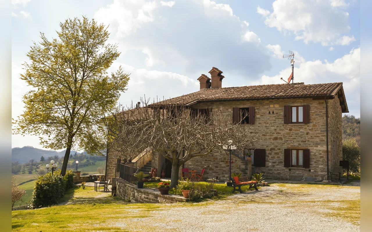 Esterni di CASA CRESTA, Gubbio (Umbria) (foto 7)